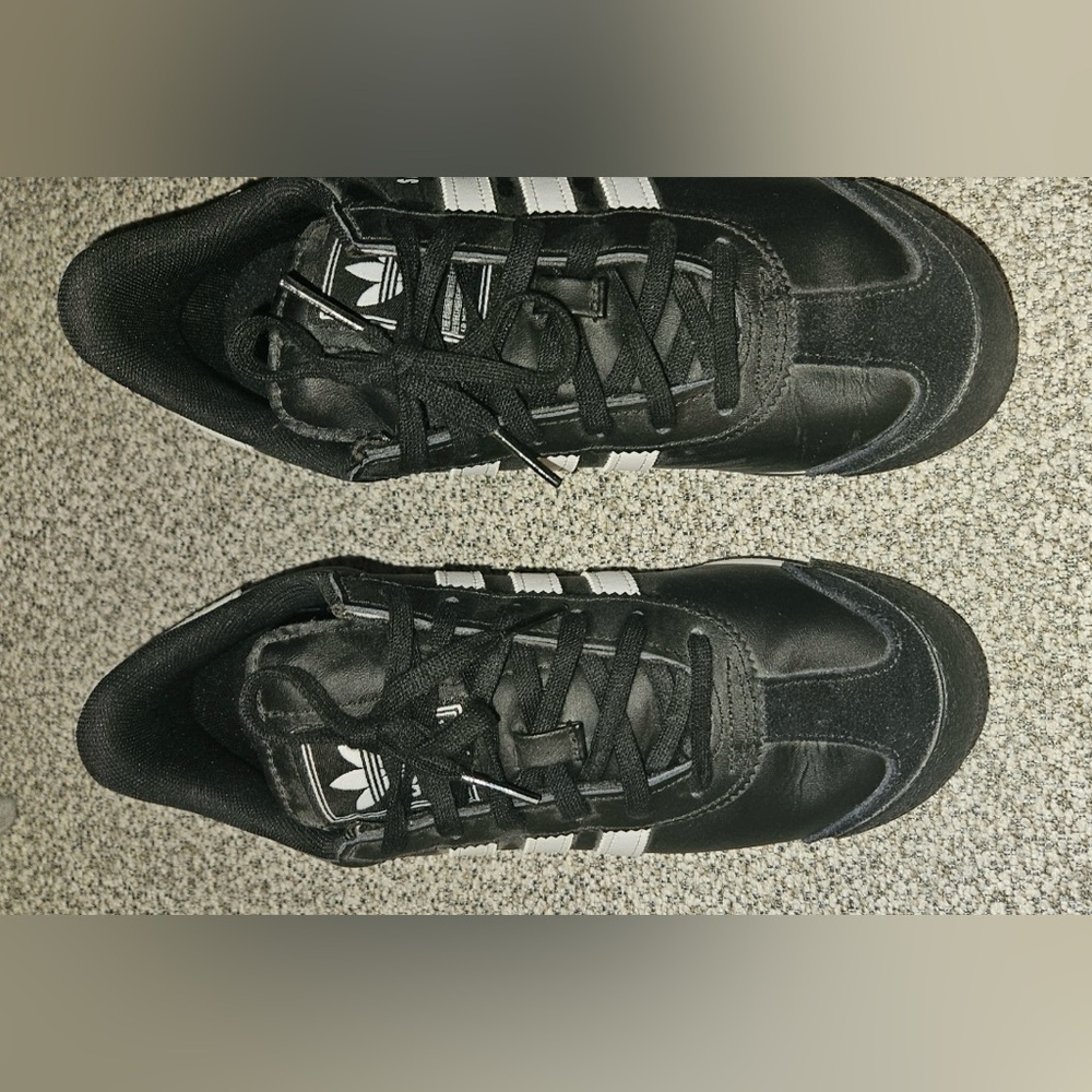 Adidas Samoa black and white shoe size 4 1/2 in kids